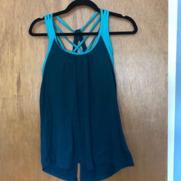 Back split tank with built in sports bra - Picture 5 of 8